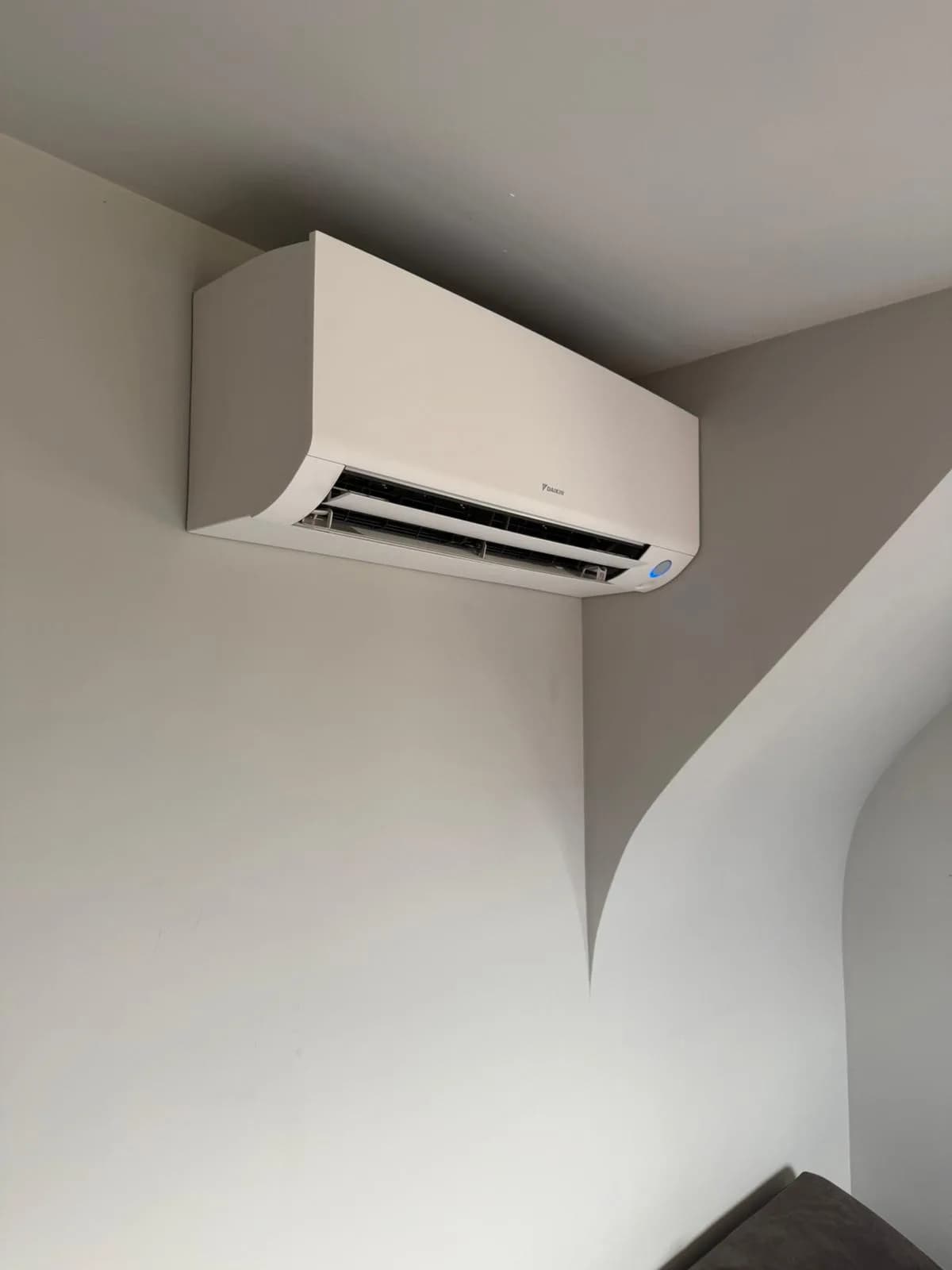 Daikin airco binnenunit in hoek